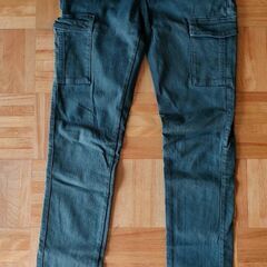 UNIQLO・スキニーカーゴパンツ　　ストレッチ入って😊👍の画像