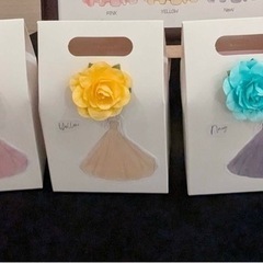 ★新品★ホワイトボックス&ペーパーフラワー付の画像
