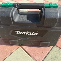マキタ(Makita) 充電式ドライバドリル 12V バッテリー2個付きの画像