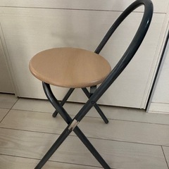 折りたたみデスクと椅子セットの画像