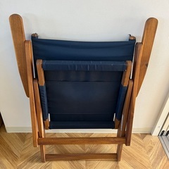 天然木 アームチェア ネイビー 布座面 木製チェア 北欧風の画像