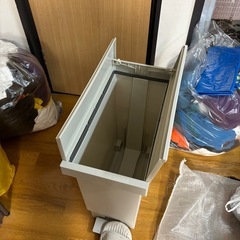 両開きゴミ箱の画像