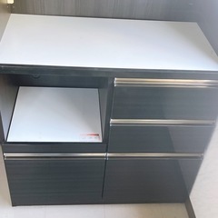 美品　
食器棚の画像