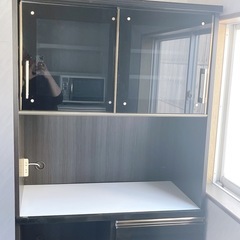 美品　
食器棚の画像