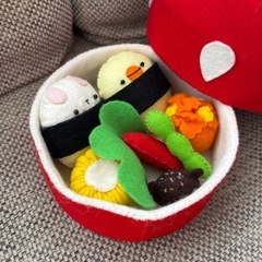 フェルトのおままごとセット　いちごのお弁当箱の画像