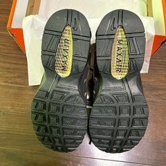 新品　NIKE エアマックストーチ4 メンズスニーカーブラックゴールドの画像