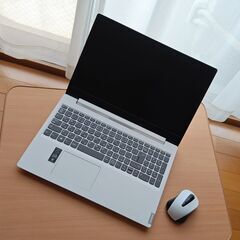 Lenovo Idiapadノートパソコン ホワイトの画像