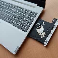 Lenovo Idiapadノートパソコン ホワイトの画像