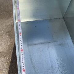 大型鉄制箱の画像