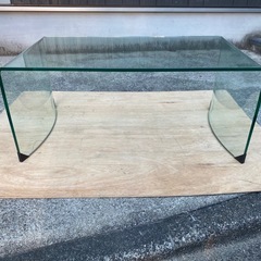 ガラステーブルの画像