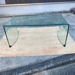 ガラステーブルの画像
