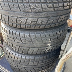 ハイエースに！スタッドレスの画像
