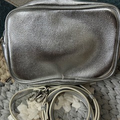 ショルダーバック　シルバーの画像