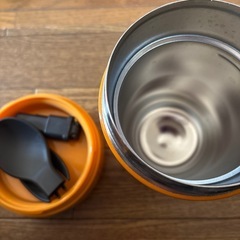 スープジャーとレシピ本の画像