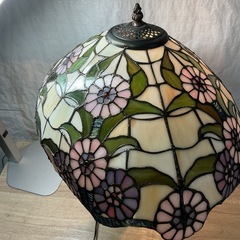 💚スタンドグラス💎ランプ花柄🌼おしゃれ🖤アンティーク照明ガラス割れ•難あり💦インテリア卓上ランプレトロ幅35cm横50cm高さ64cmカラフルの画像