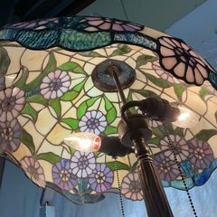 💚スタンドグラス💎ランプ花柄🌼おしゃれ🖤アンティーク照明ガラス割れ•難あり💦インテリア卓上ランプレトロ幅35cm横50cm高さ64cmカラフルの画像