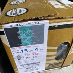 ボーリングボール2個の画像