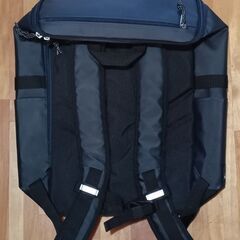 【良品】adidasボックス型バックパックの画像