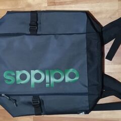 【良品】adidasボックス型バックパックの画像