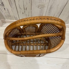 ラタン製マガジンラック、小物ラックの画像