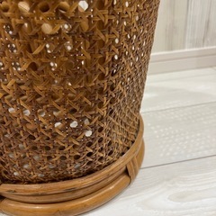 ラタン製マガジンラック、小物ラックの画像