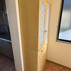 取引中 食器棚の画像