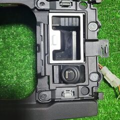 BMW E60 センターコンソールアームレスト 肘掛けの画像