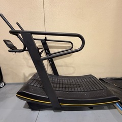 ランニングマシーン　自走式トレッドミルスキルミルの画像