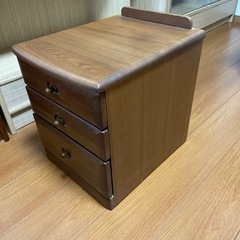 ベッドサイドテーブルの画像