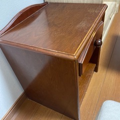 ベッドサイドテーブルの画像