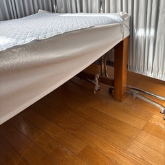 治療用木製ベットの画像