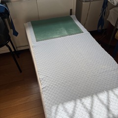 治療用木製ベットの画像