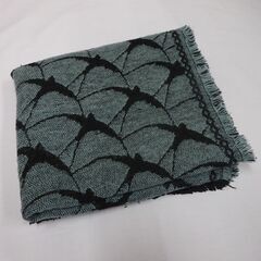 ( E-105 )ツバメ柄 マフラー ストール グリーン ブルー ブラック 黒 鳥 おしゃれ 中古の画像