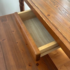 カントリー調ダイニングテーブルの画像