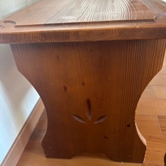 カントリー調ダイニングテーブルの画像