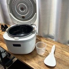 シャープ 3合　炊飯器　2016年製の画像