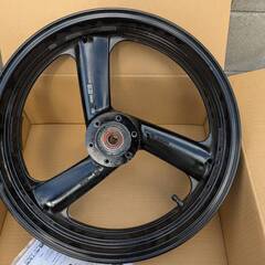 ＸＪＲ１２００用ホイール前後の画像