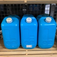 ★一つ500★18L用 燈油用 ポリタンク ※商品の状態等は現物にてご確認ください。の画像