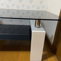 ガラステーブルの画像
