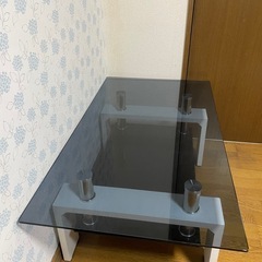 ガラステーブルの画像