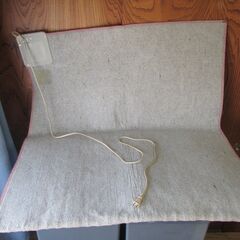 2～3回使用？　NATIONAL　ぽかぽか着せ替えカーペット （ピンク）ヒーター ユニット　1.3畳　DCー1304　100V370W　180×110cm　オーバーカーペット　190×120cm 【ペットはいません】　の画像