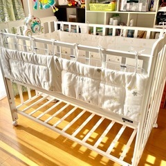 ヤトミ　ベビーベッド（ホワイト）の画像