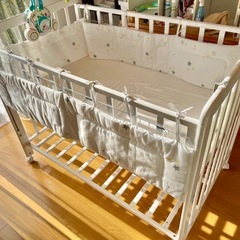 ヤトミ　ベビーベッド（ホワイト）の画像