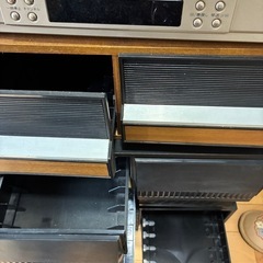 東芝ビデオデッキとビデオテープケースの画像