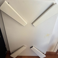 折りたたみ式テーブルの画像