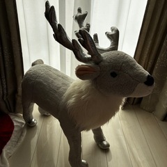 大きなトナカイの人形の画像