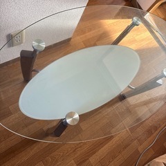 ガラステーブルの画像