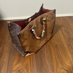 ルイヴィトン オンザゴー トートバッグの画像