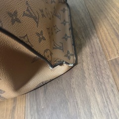 ルイヴィトン オンザゴー トートバッグの画像