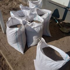 園芸土　土嚢袋入り　7袋　無料　差し上げますの画像